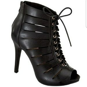 🖤 Vegan Lace Up Ankle Booties